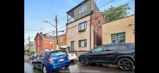 Foto del edificio - 1014 Freyburg St