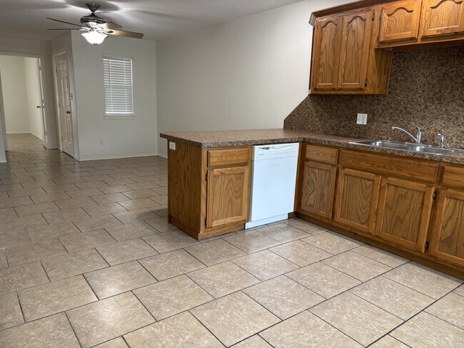 Foto del edificio - 1523 Oasis Ave