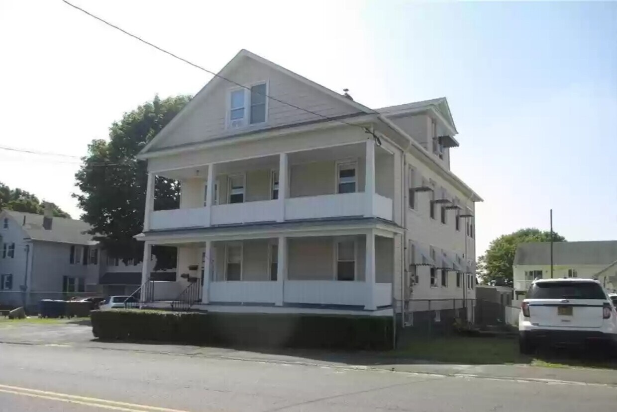 23 Bradley Ave Unit 1, Waterbury, CT 06708 Apartments in Waterbury