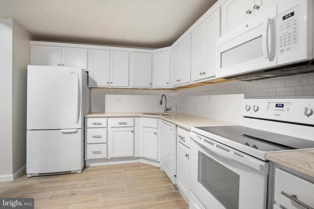 Primary Photo - 241 S 6th St