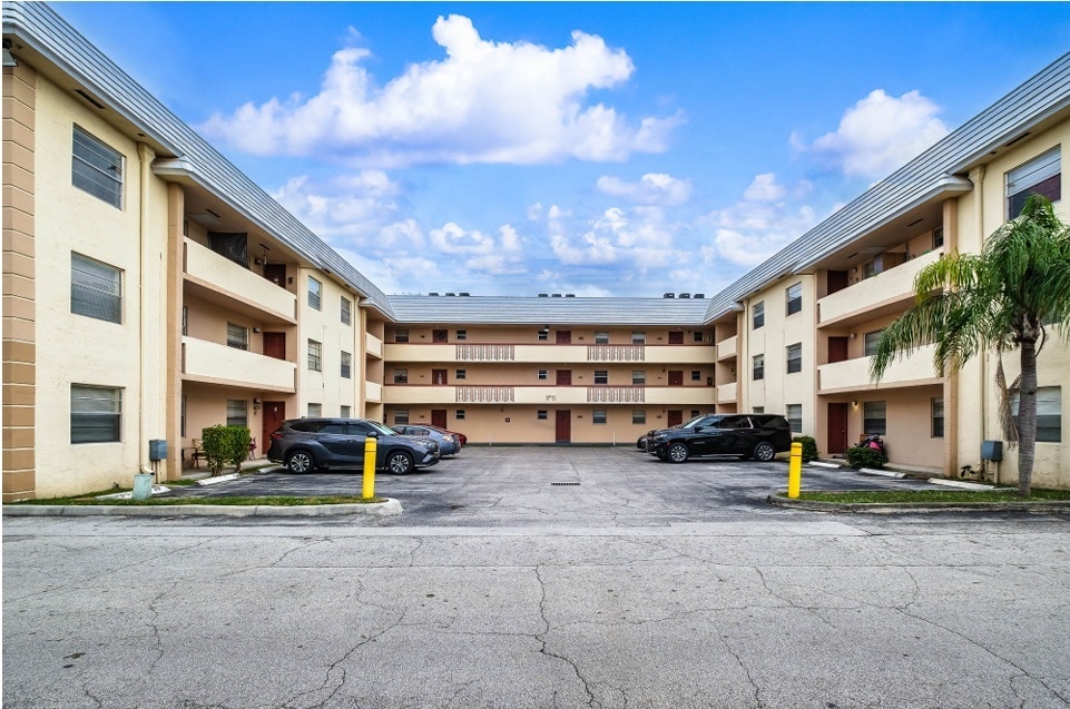 Photo - 7000 SW 23rd St (Miami, FL)