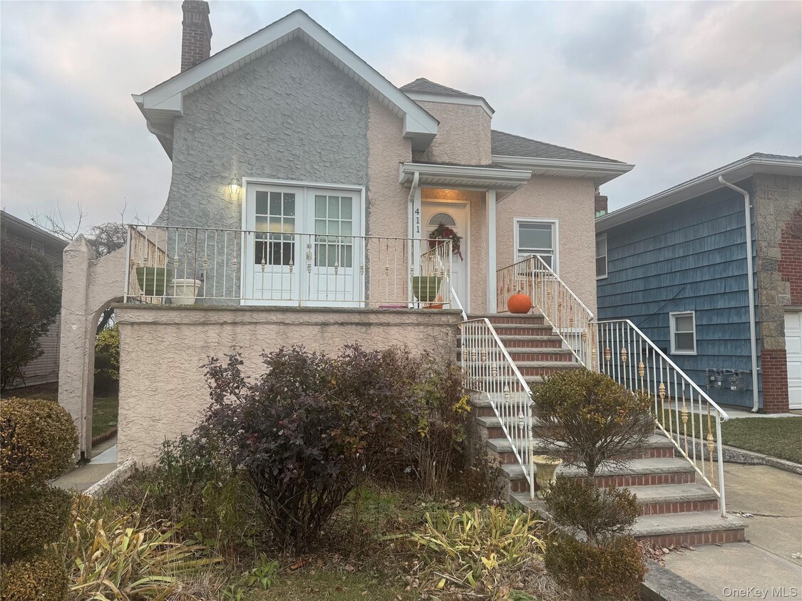 Primary Photo - 411 W Walnut St