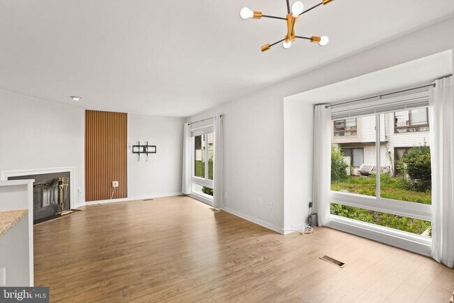 Foto del edificio - 18616 Pier Point Pl
