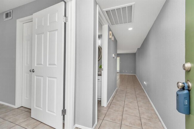 Foto del edificio - 14777 Wunderlich Dr