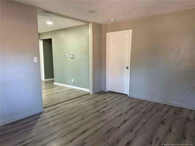 Foto del edificio - 413 Country Club Dr