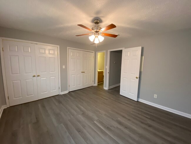 Foto del edificio - 1329 Kenilwood Way