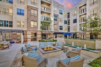 Building Photo - 4139 Bellaire Blvd