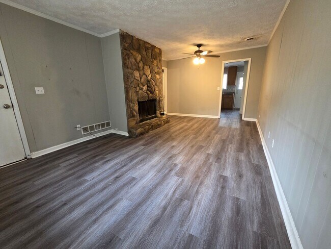 Foto del edificio - 82a Cedar Dr