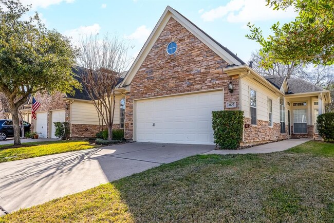 Foto del edificio - 2107 Ridge Wood Ln