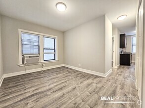 Building Photo - 711 W Brompton Ave