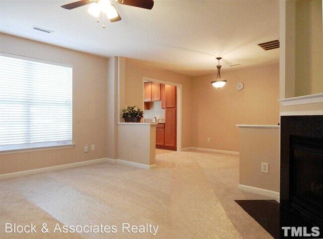 Building Photo - 2 br, 2.5 bath House - 9808 Blackwell Dr