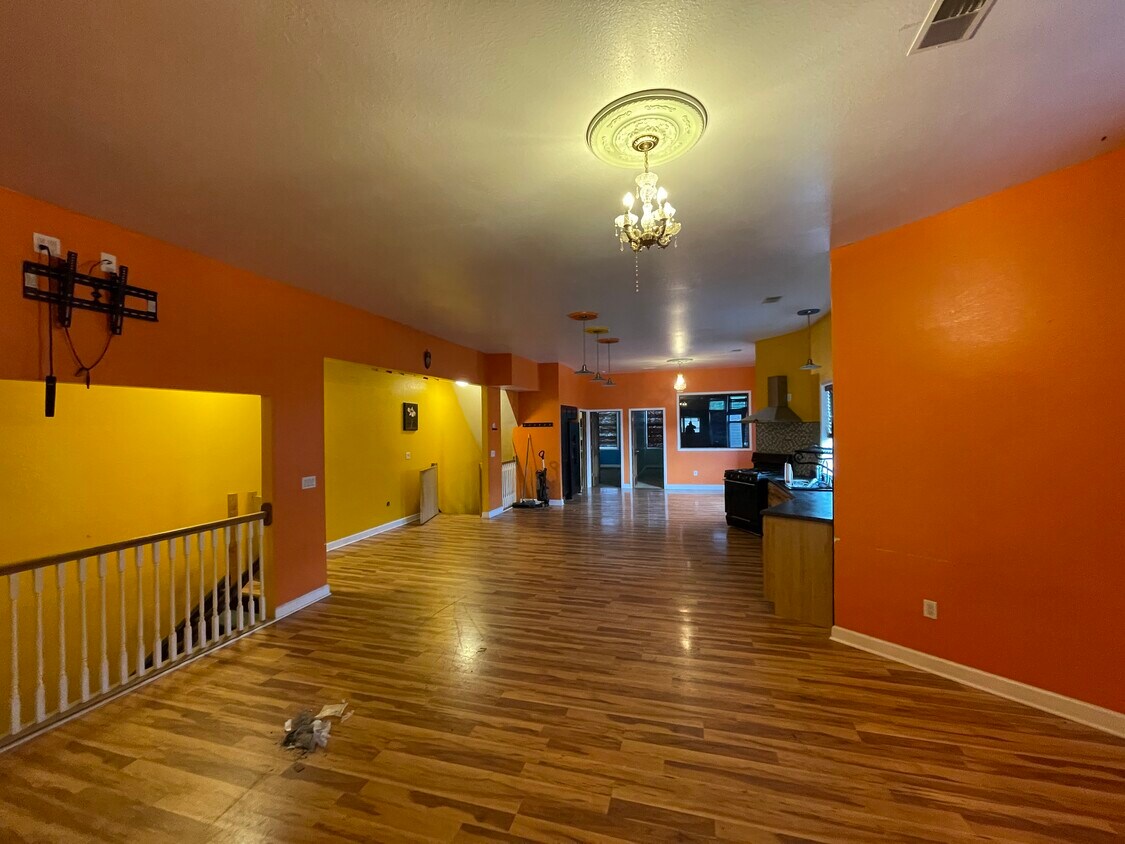 Building Photo - 1224 S Cesar E Chavez Dr