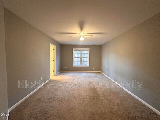 Building Photo - 27 Great View Ct