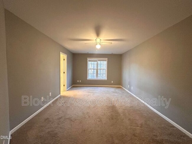 Foto del edificio - 27 Great View Ct