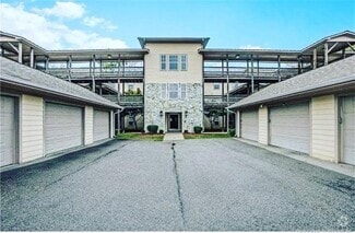 Building Photo - 1611 Bluffside Dr