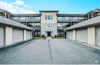 Building Photo - 1611 Bluffside Dr