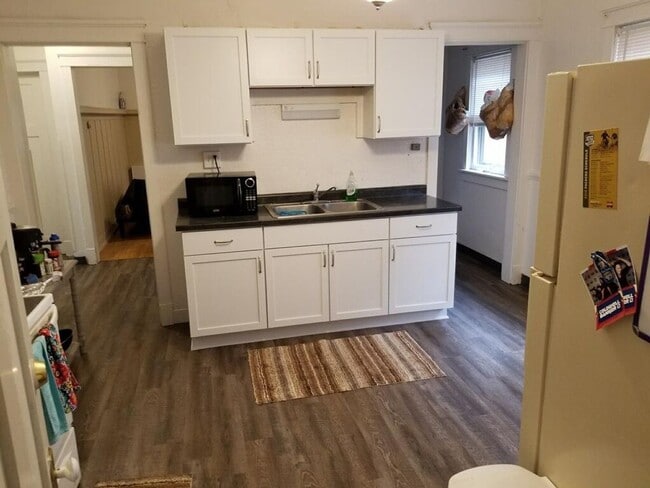 Foto del edificio - 3059 N Frederick Ave