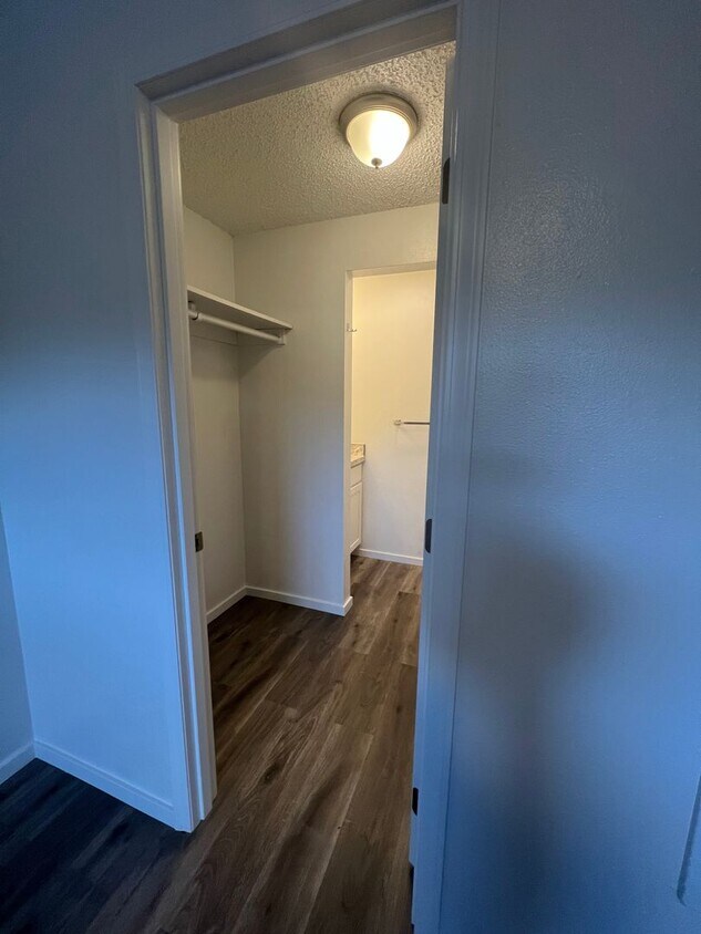 Primary Photo - 2 Bedroom 1.5 Bathroom Apartment - Close t...