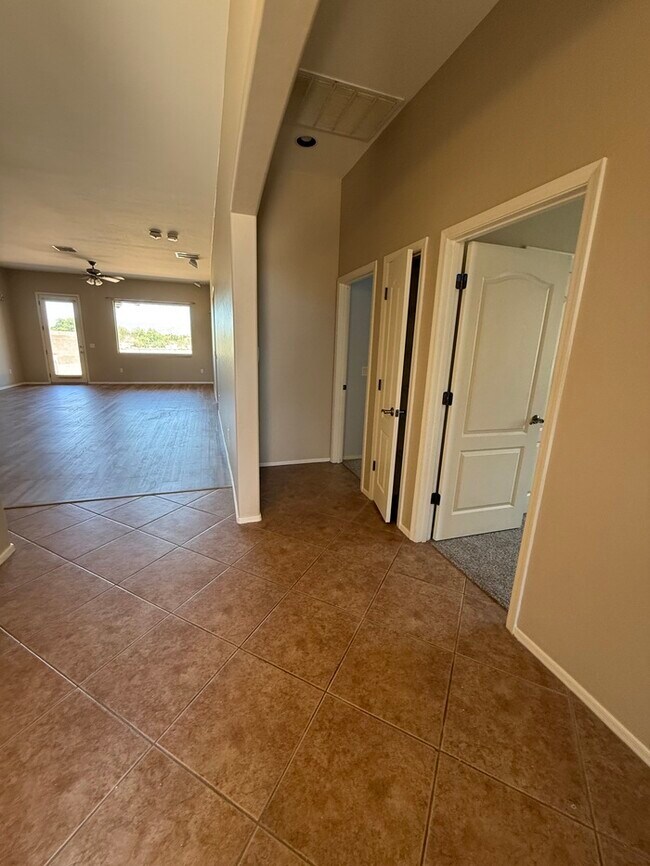 Foto del edificio - House For Rent