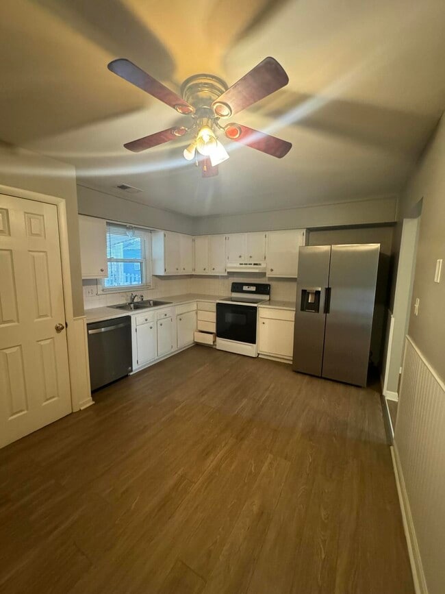 Foto del edificio - 3608 Fox Run Rd