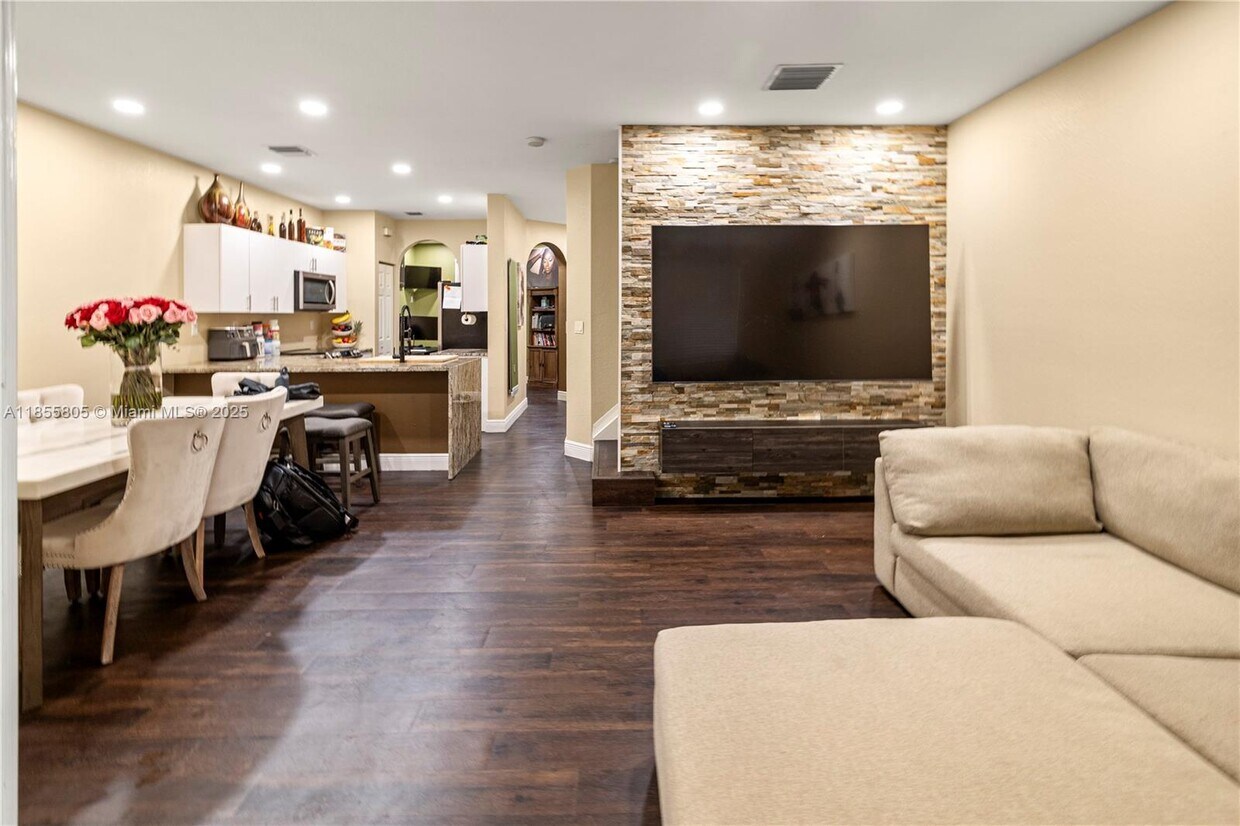 Foto principal - 6037 SW 19th St