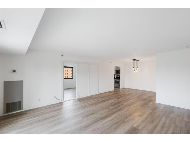Foto del edificio - 3131 Excelsior Blvd