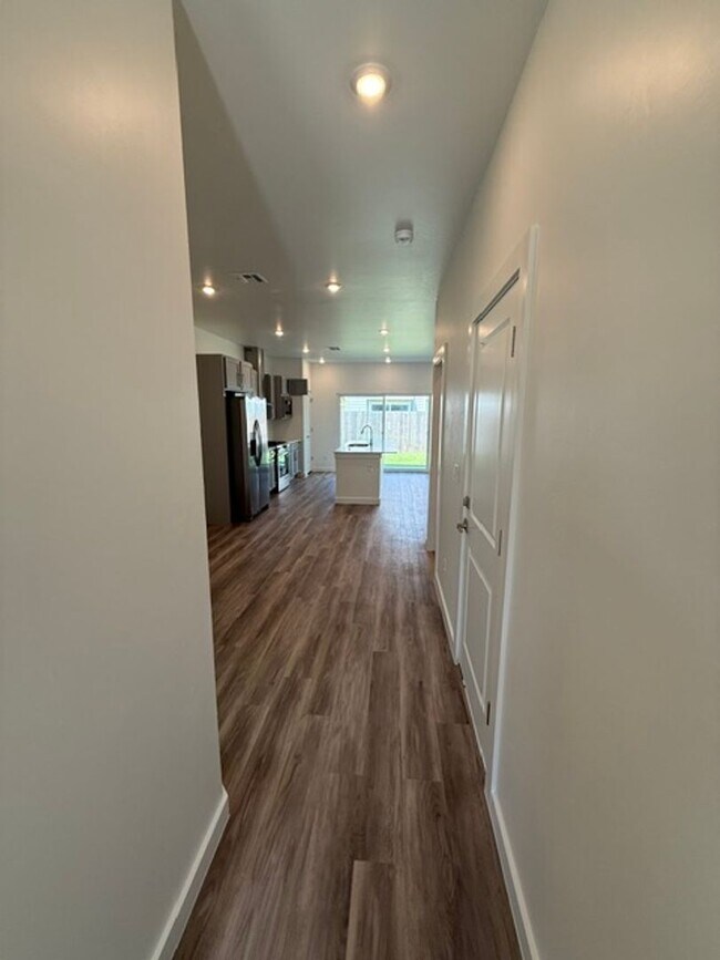 Building Photo - 1001 Prestige Pl