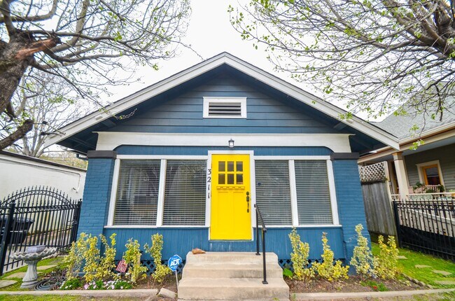 Building Photo - 3211 Beauchamp St
