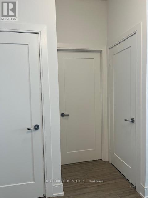 Photo du bâtiment - 310 Tweedsmuir Ave