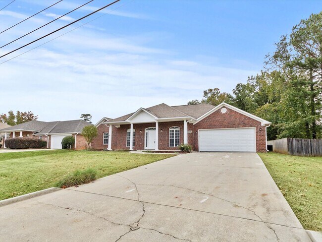 Foto del edificio - Welcome home to this beautifully updated 4-bedroom, 3-bath home located in the desirable Harvest,...