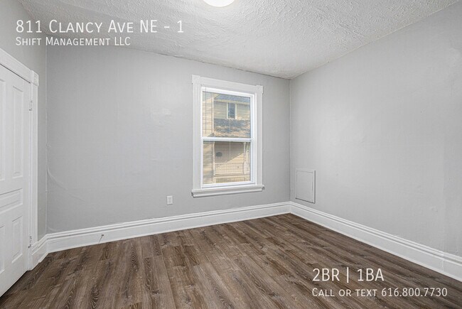 Foto del edificio - 811 Clancy Ave NE