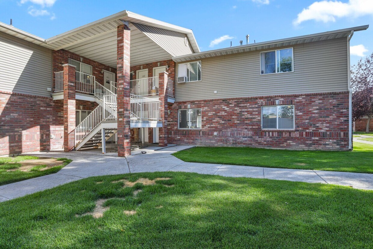 Primary Photo - 2 Bed 1 Bath GROUND FLOOR Condo in Rexburg...