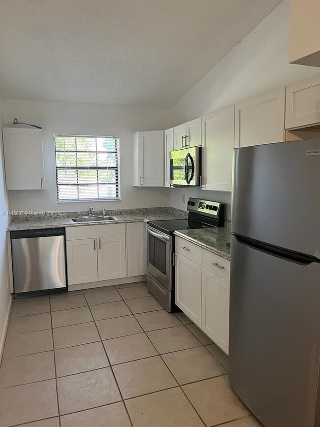 Building Photo - 301 Olivewood Pl