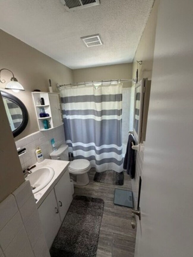 Foto del edificio - 428 Long Leaf Acres Dr