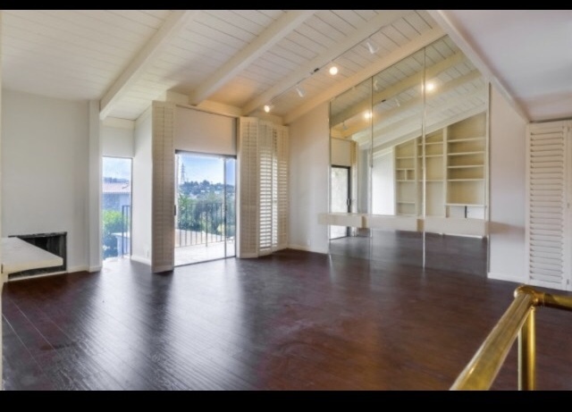 Living room - 1941 Alga Rd