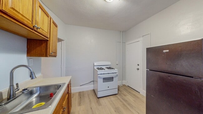 Building Photo - 12 American Legion Hwy