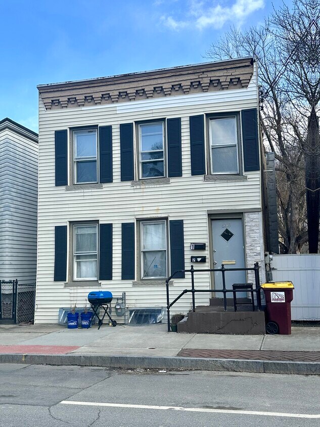 Primary Photo - 556 2nd St