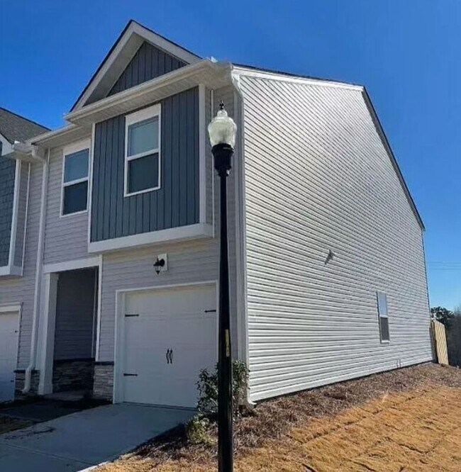 Foto del edificio - 300 Laurel Pk Dr