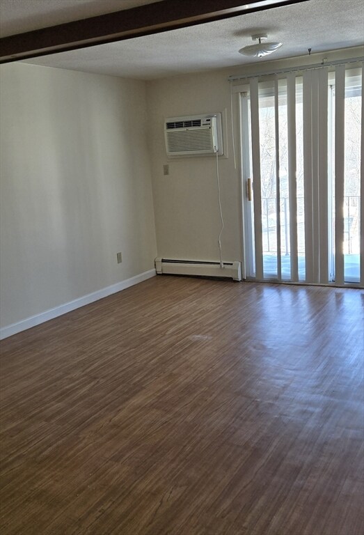 Foto del edificio - 668 Robbins Ave