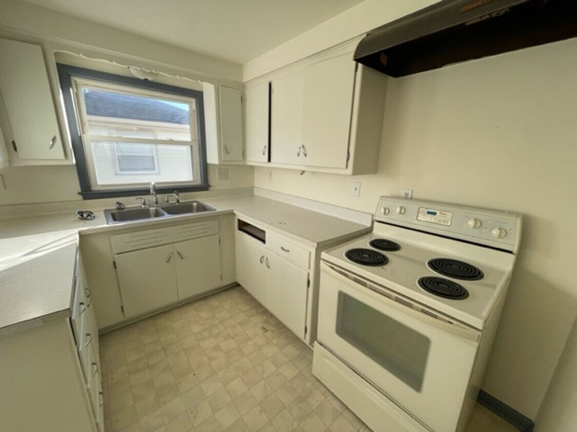 8829 W Congress St Unit 8831 W Congress St, Milwaukee, WI 53225 Room