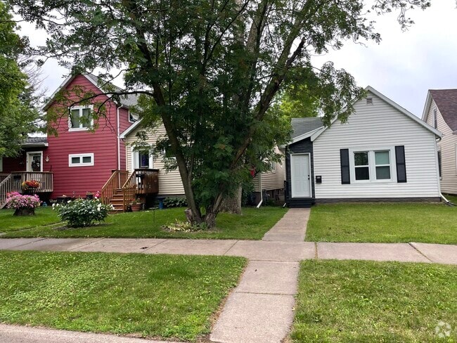 Building Photo - 220 S 61st Ave W