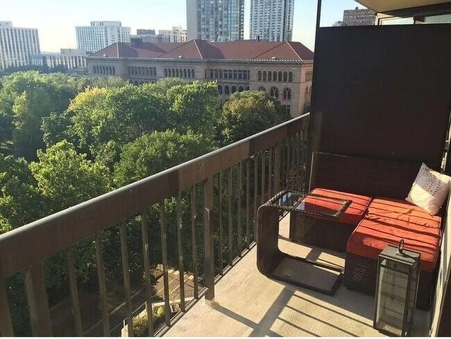 Foto del edificio - 33 W Delaware Pl