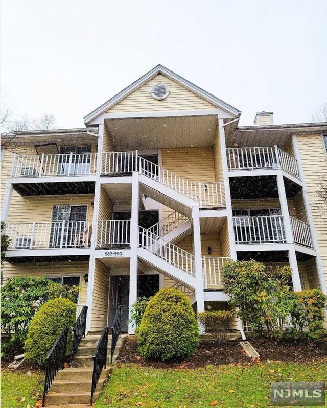 Foto principal - 590 Lilac Ln