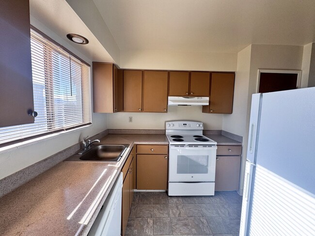 Building Photo - For Lease Near UNR - 2 Bed, 1.5 Bath with ...