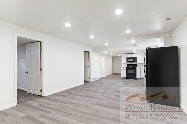 Building Photo - 2928 Grant Ave