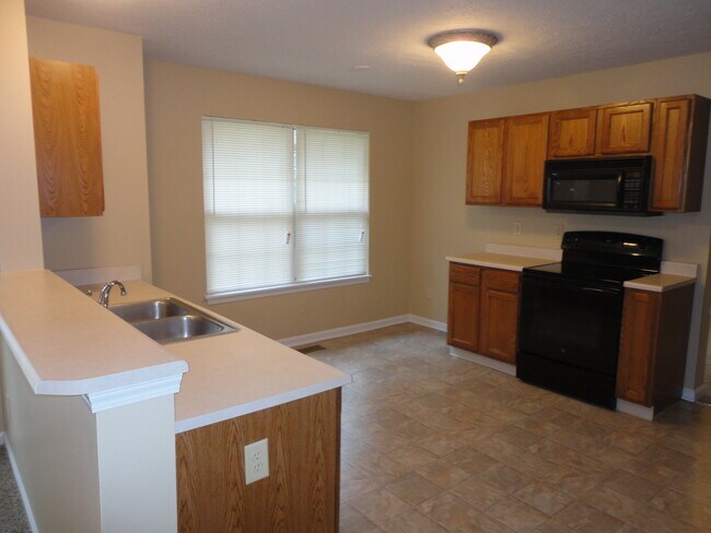 Foto del edificio - 620 Crystal Woods Cir