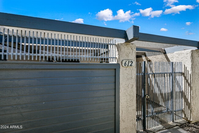 Building Photo - 612 S Allred Dr