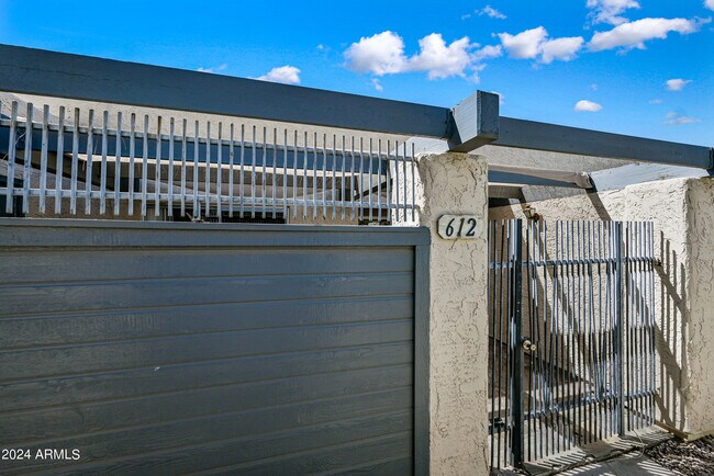 Foto del edificio - 612 S Allred Dr