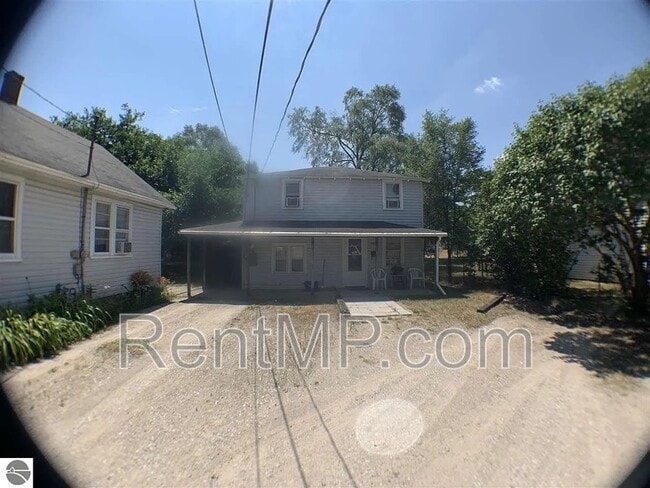 Building Photo - 1024 E Chippewa St