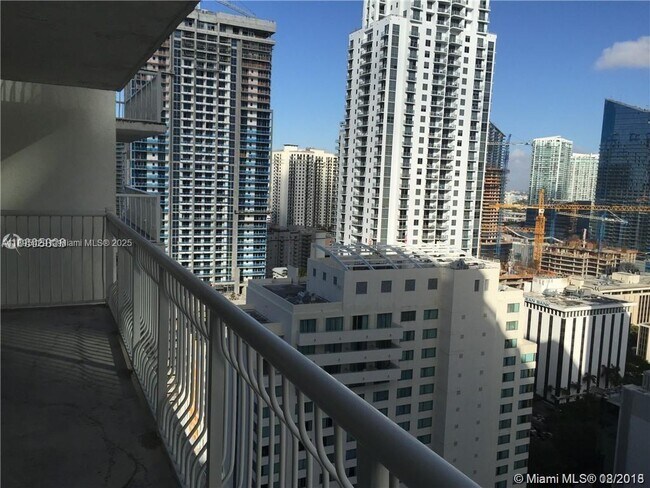 Building Photo - 1200 Brickell Bay Dr